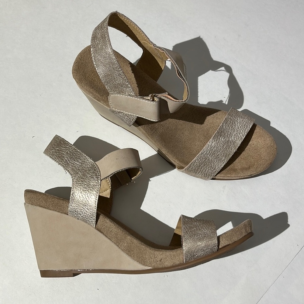 CL by Laundry tan pink wedges heels size 9 shoes sandals hook and loop
